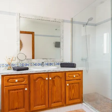 Mit Privatpool Fuer 6 Personen Ca 140 Qm In Cala'n Blanes, Menorca Westkueste Von Menorca - B62743 بيت للعطل